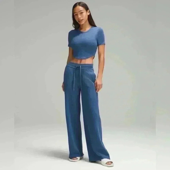 Lululemon  🍋 Hold Tight Cropped T-Shirt - Picture 4 of 5